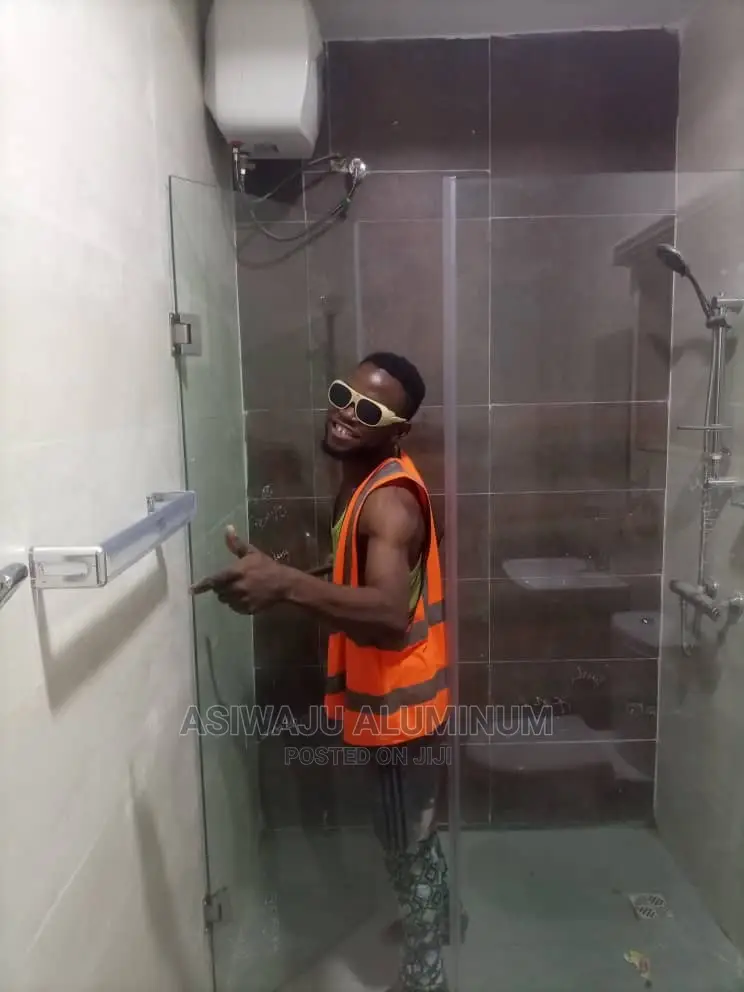 Frameless Shower Cubicle