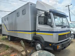 Mercedes Truck 814 25feet Sliver