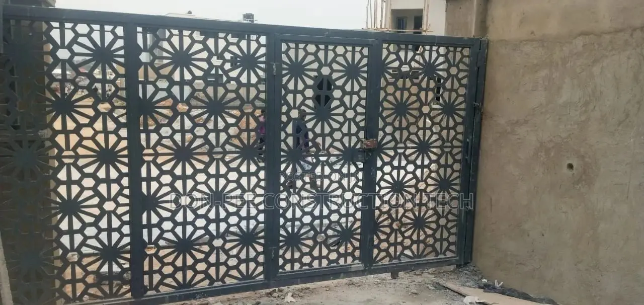 Lesser Cut Gate 009