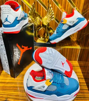 Original AIR JORDAN 4 Retro 40 - 47 Available in Store