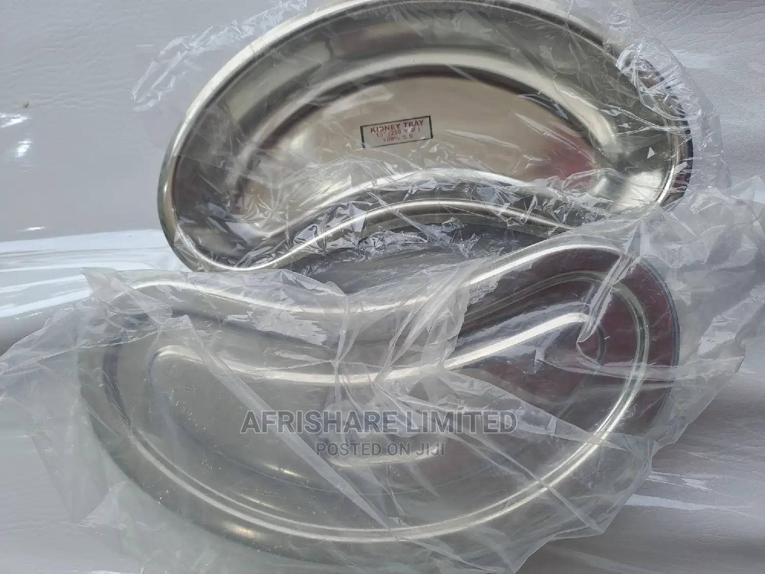 Kidney Dish With Lid