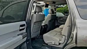 Toyota Sequoia Limited 4dr SUV (5.7L 8cyl 6A) 2012 Gray