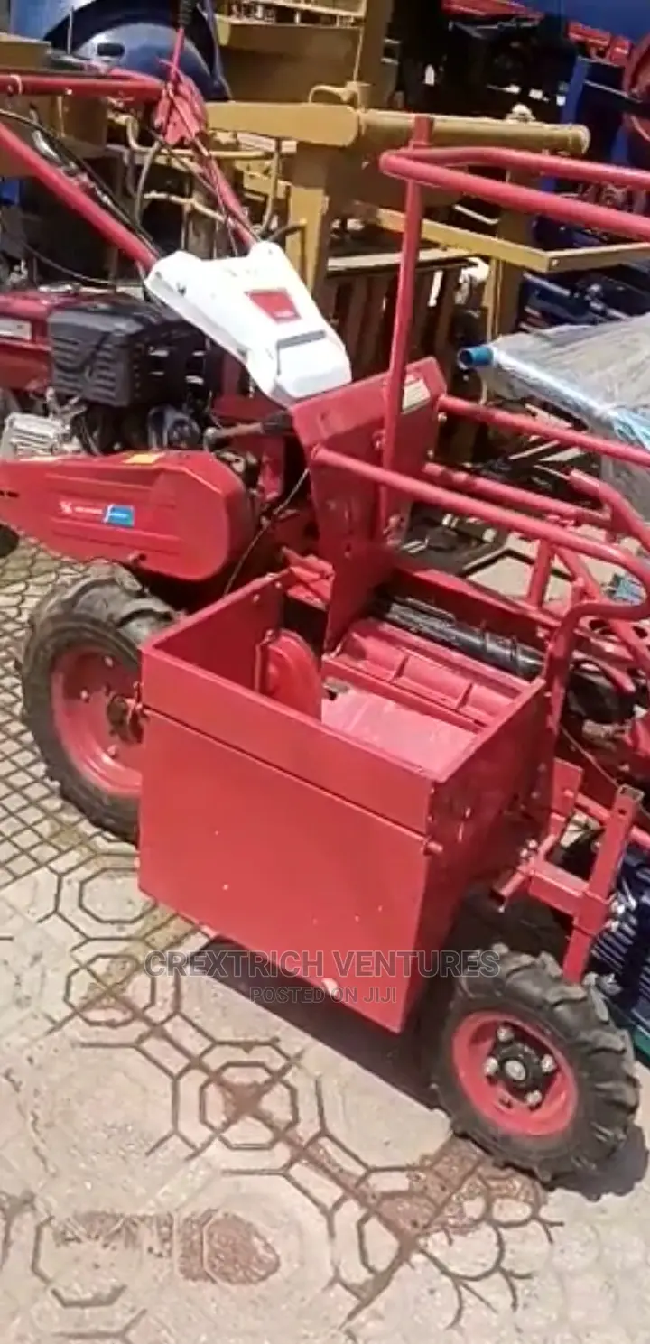 Maize / Corn Harvester Machine