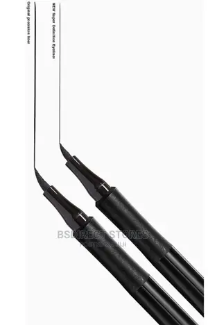 AVON TRUE COLOUR Black Super Definition Liquid Eyeliner
