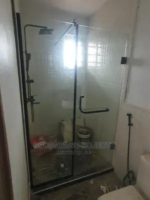 Hinged Frameless Shower Glass