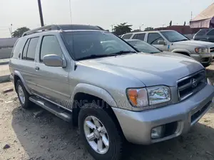 Nissan Pathfinder 2003 Silver