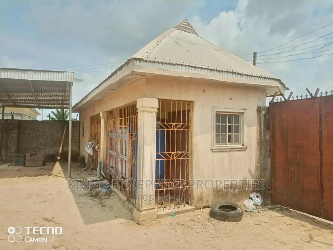 2bdrm Bungalow in Ughelli, Warri for Sale
