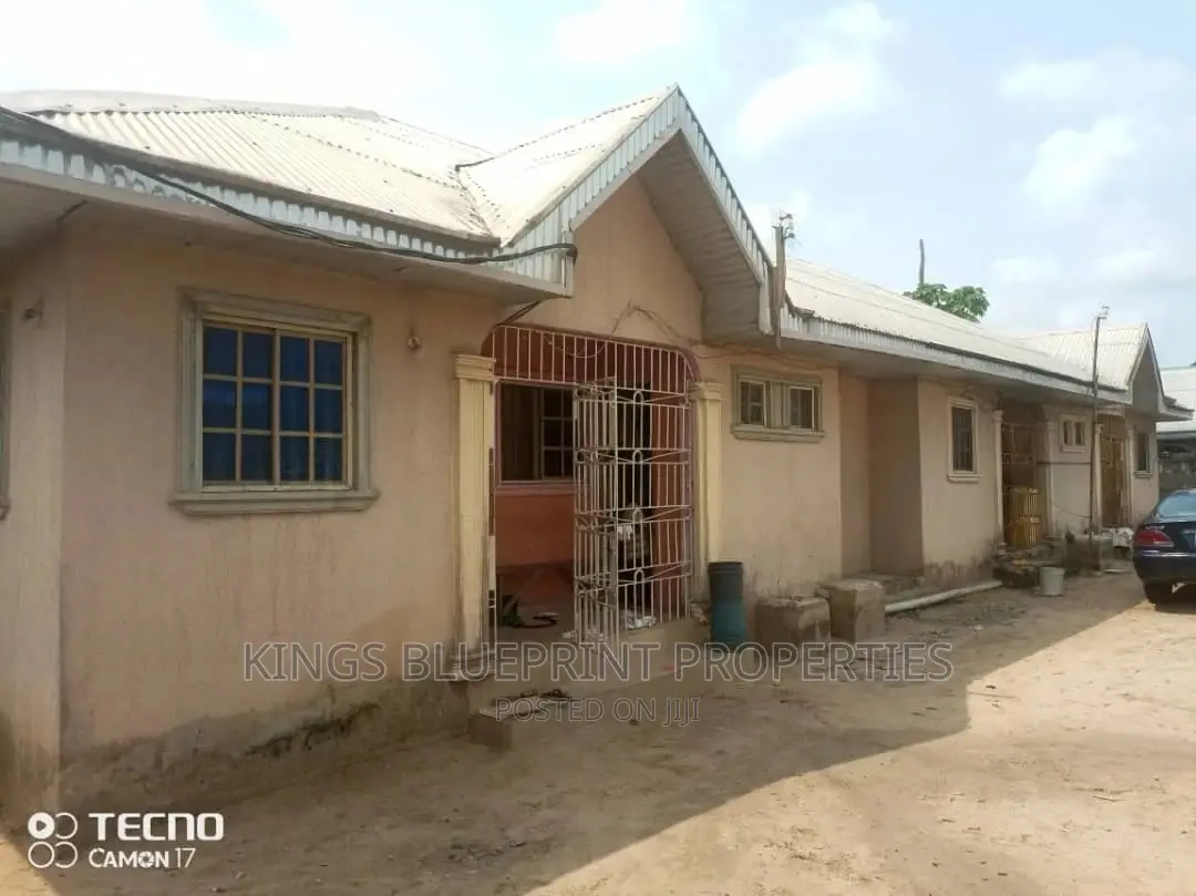 2bdrm Bungalow in Ughelli, Warri for Sale