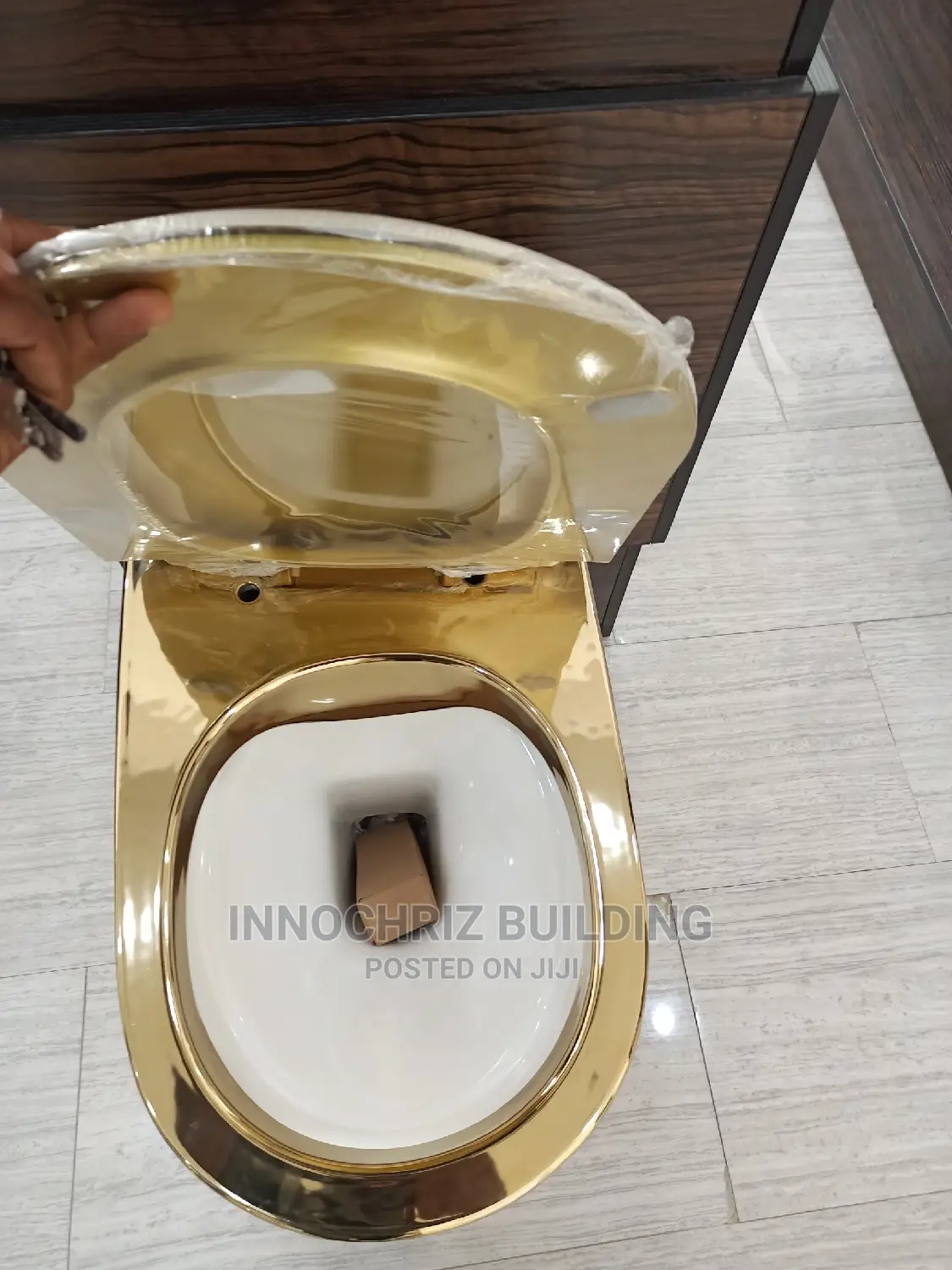 Gold Conceal WC
