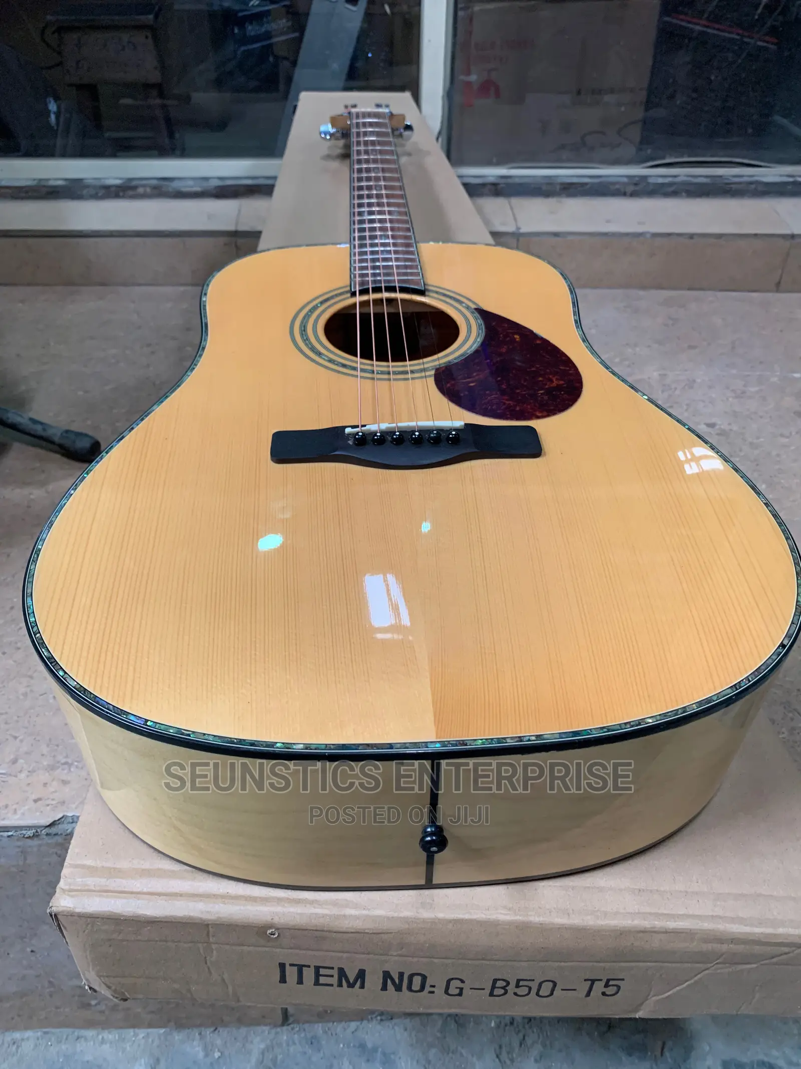 Quality Samick Greg Design Pure Acoustic Guitar in Ikeja