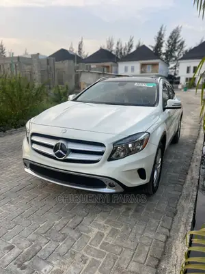 Mercedes-Benz GLA 250 2015 Gold