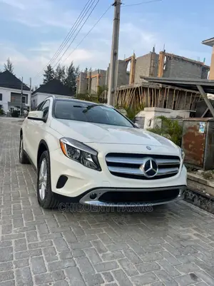 Mercedes-Benz GLA 250 2015 Gold