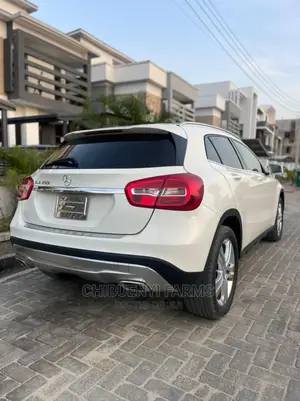 Mercedes-Benz GLA 250 2015 Gold