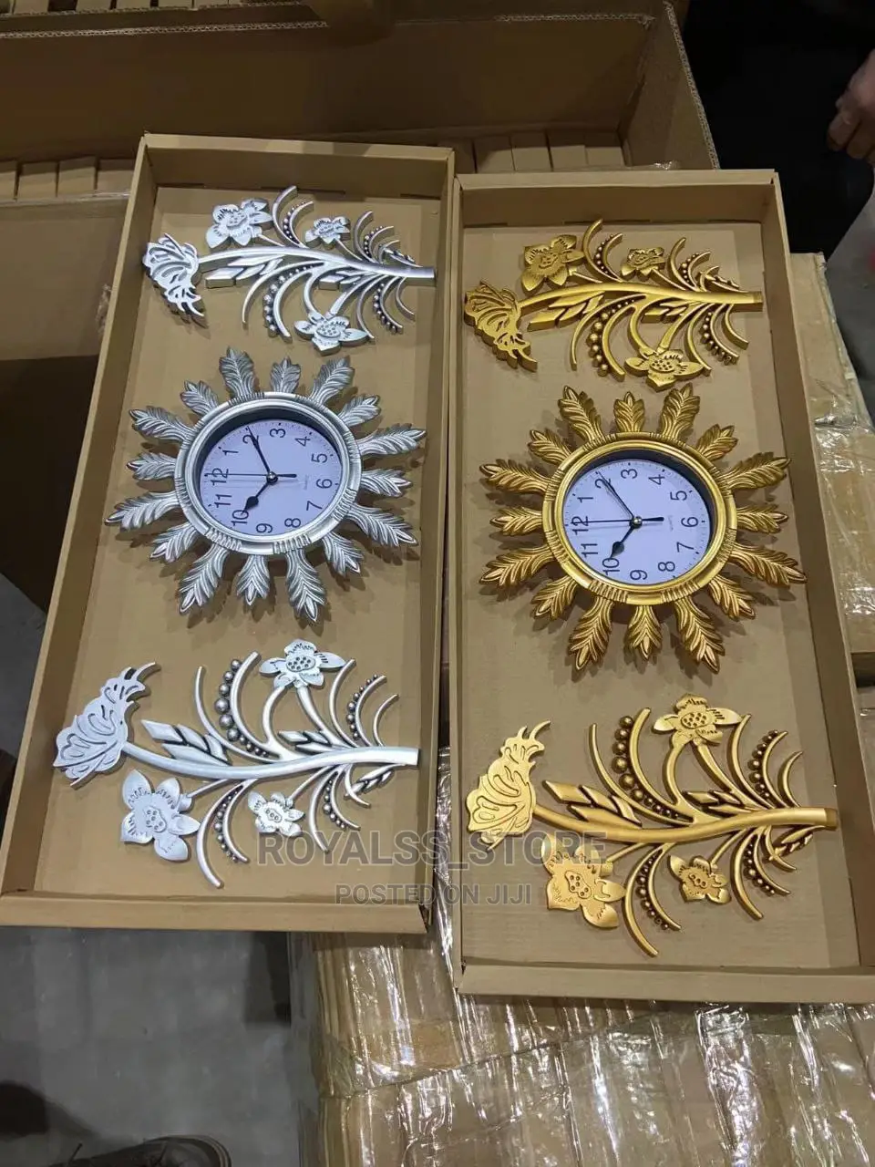 Modern Decorative Mirror With Clock
3 Set
