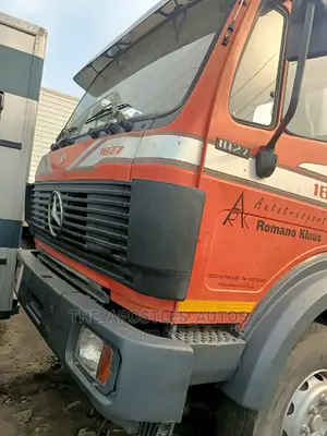 Mercedes Hiab 5 Tonnes