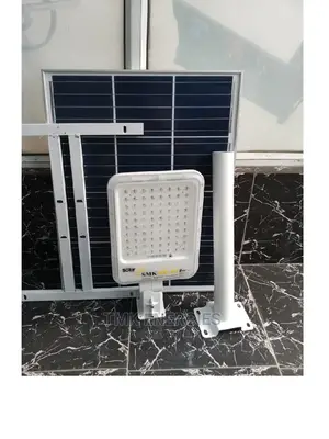 200 Watt Solar Flood Light. LED: 1200 Lumens
