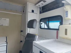 Mercedes-Benz Sprinter 2003 Yellow