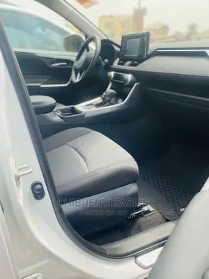 Toyota RAV4 XLE AWD 2020 White