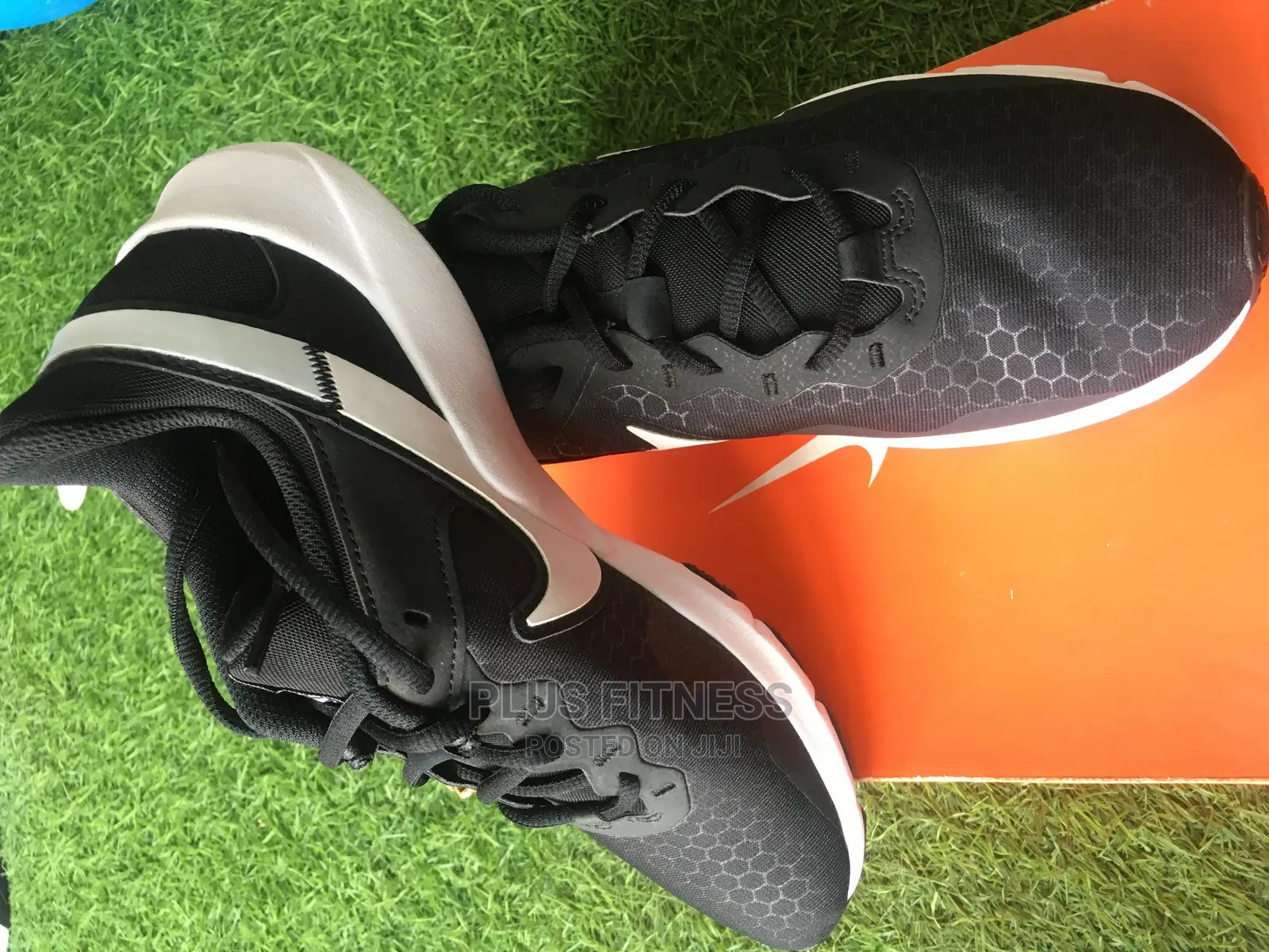 Nike Women's Legend Essential 2