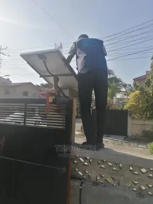 Automatic Sliding Gate Powered With Solar