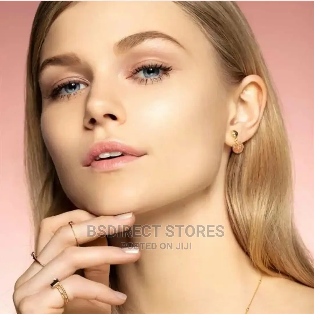 Avon Lisa Armstrong. Light Me Up Flawless Concealer Shade 1