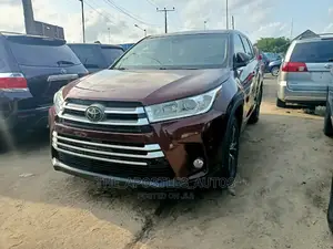 Toyota Highlander LE V6 2019 Red