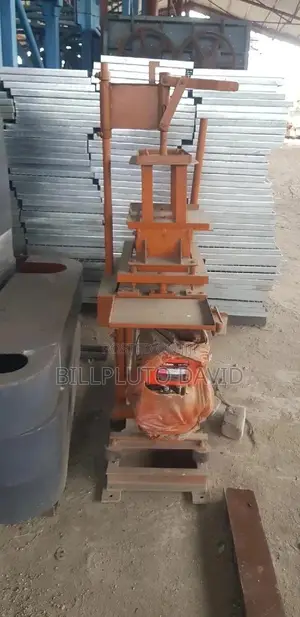 Interlocking Moulding Machine