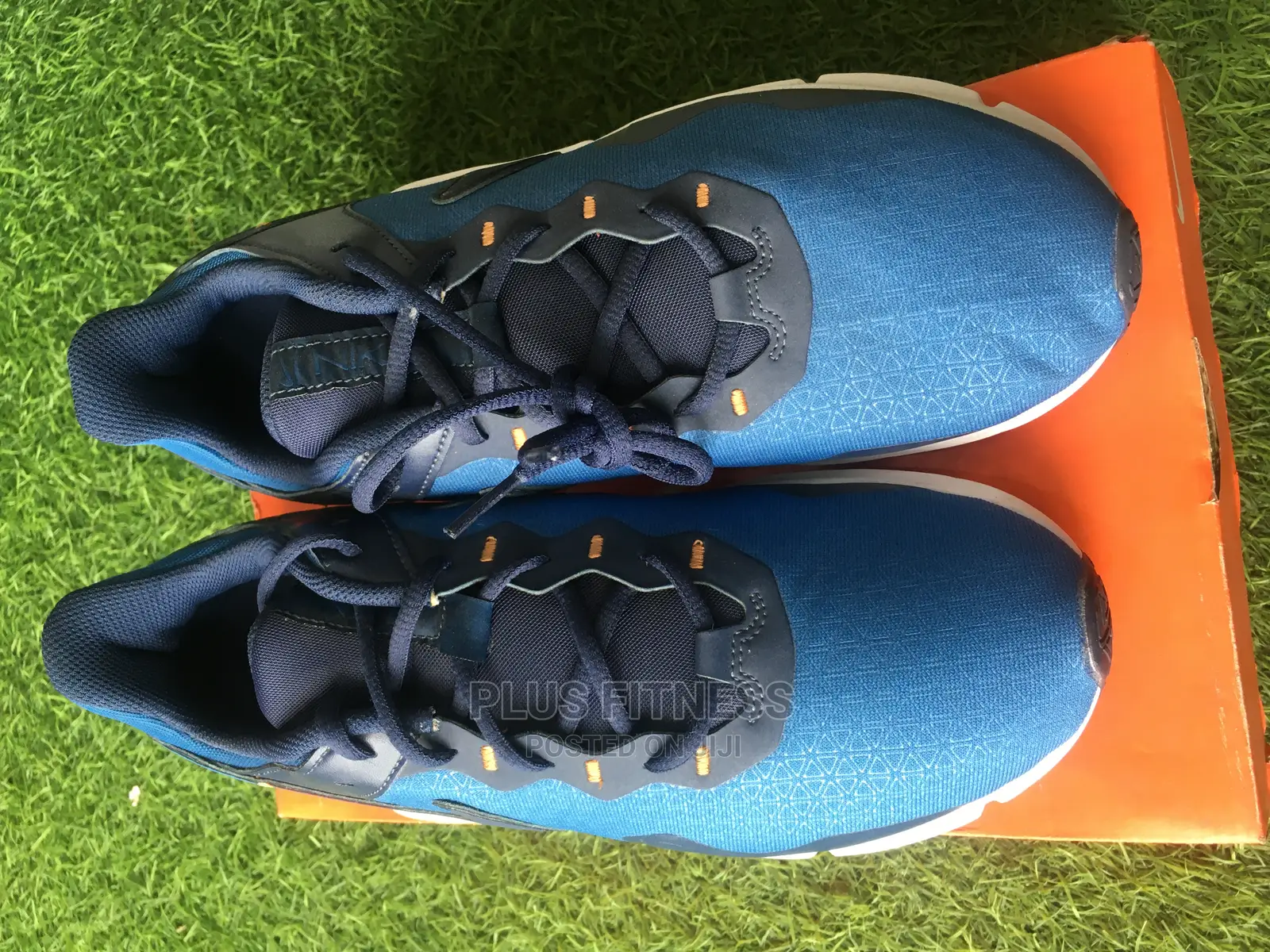 Nike Legend Essential 2 Performance