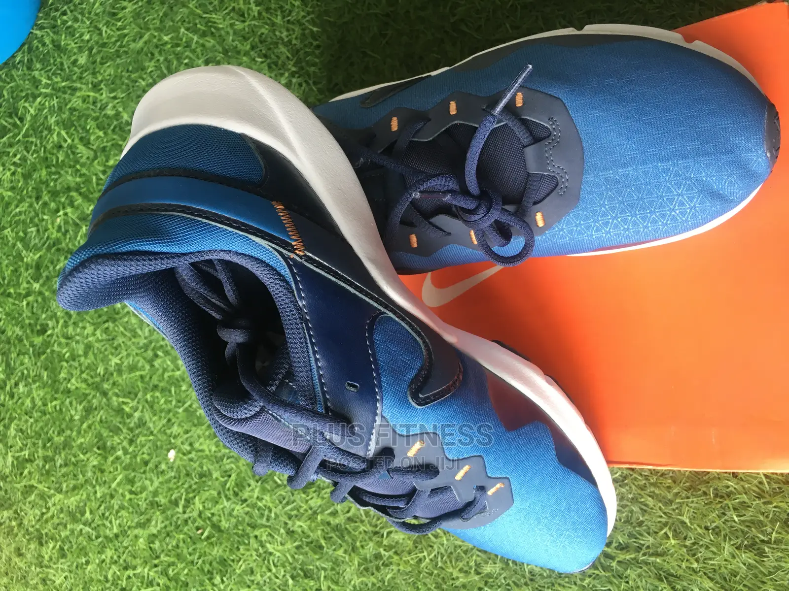 Nike Legend Essential 2 Performance