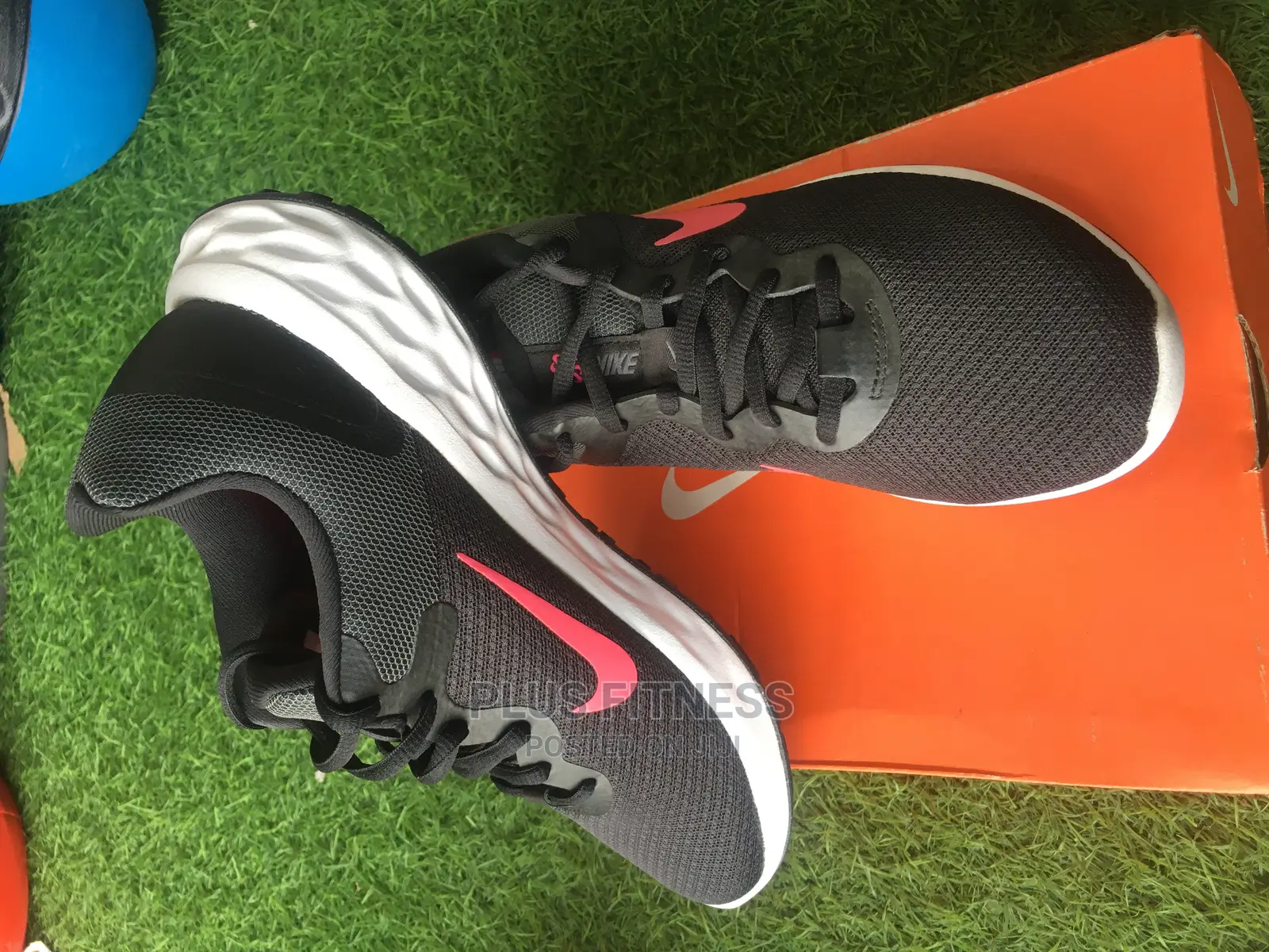 Nike Revolution 6NN