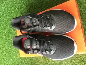 Nike Revolution 6NN