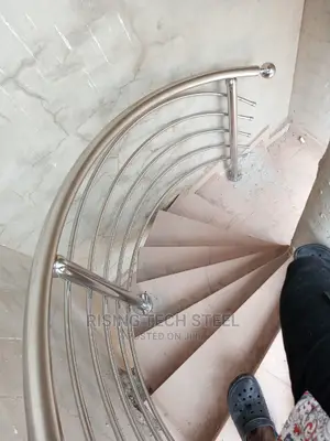 Stainless Handrail Spiral Staircase 304pipes