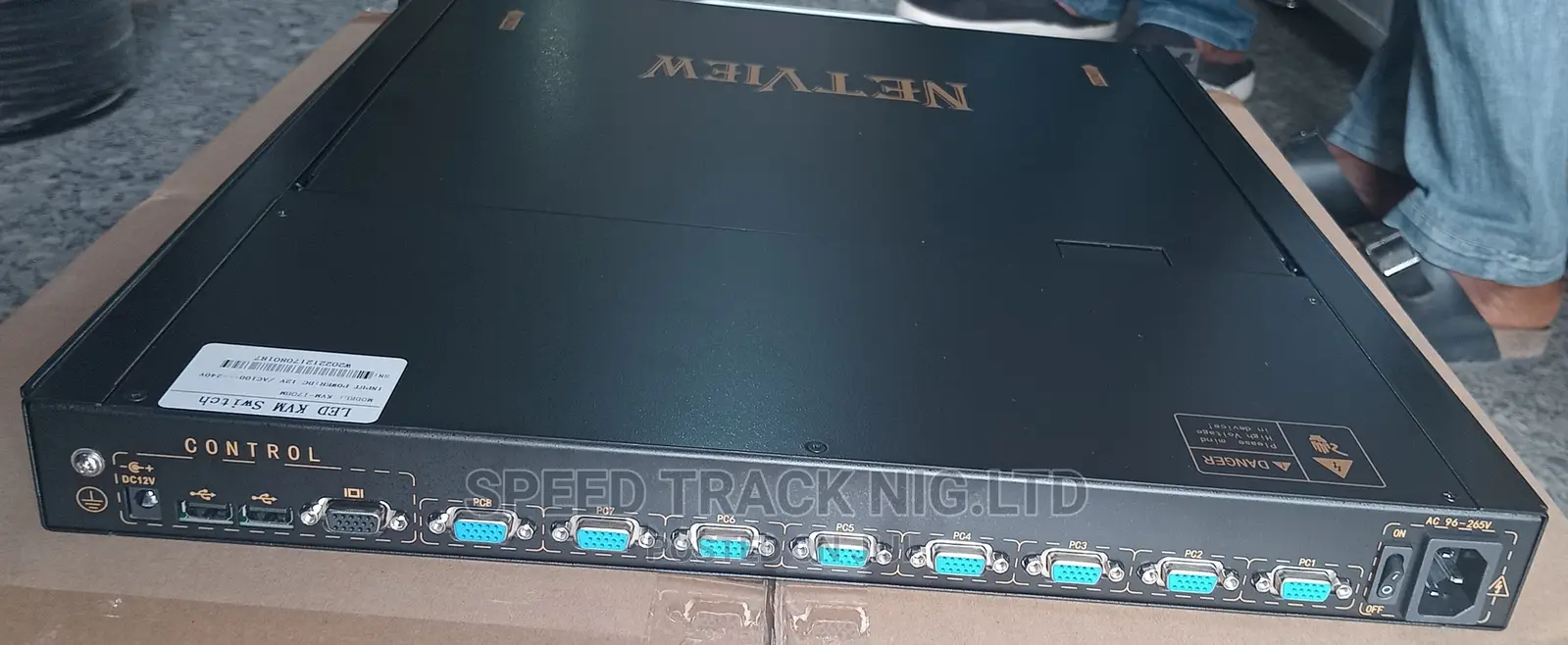 8 Port KVM Console Switch With Monitor