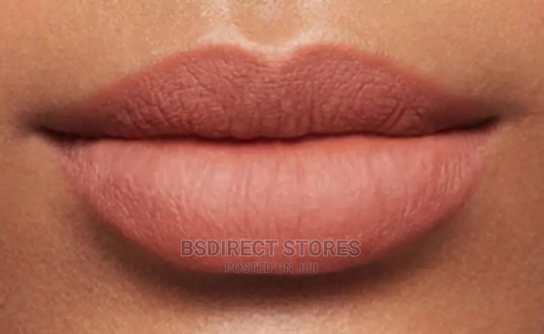 Avon Lisa Armstrong CLARE Colour Within the Lines Lip Liner