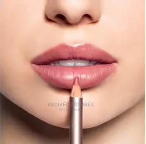 Avon Lisa Armstrong CLARE Colour Within the Lines Lip Liner