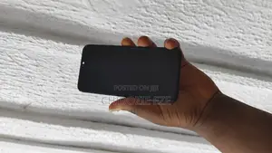 iPhone Xr Follow Come Screen