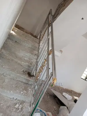 Stainless Handrail With Gold Banana Ball