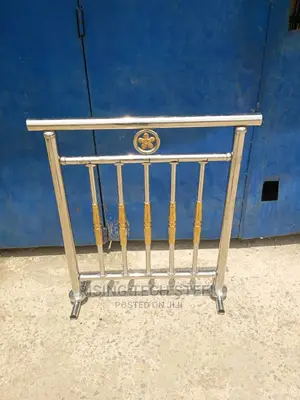 Stainless Handrail Steel and Gold Straight Cumbi