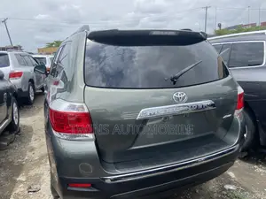Toyota Highlander Limited 2012 Green