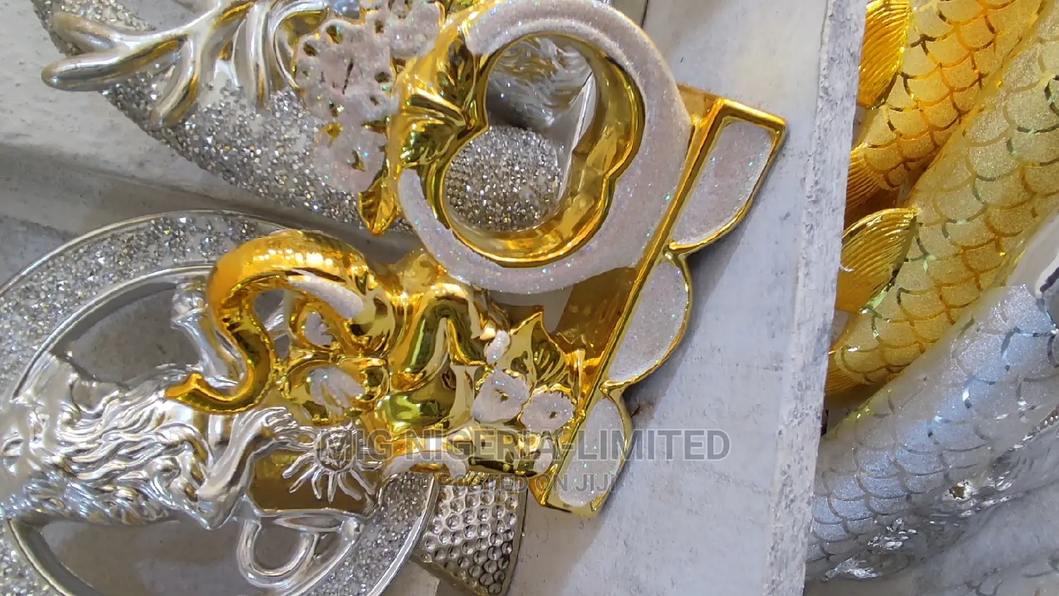 Center Table Deco Figurine