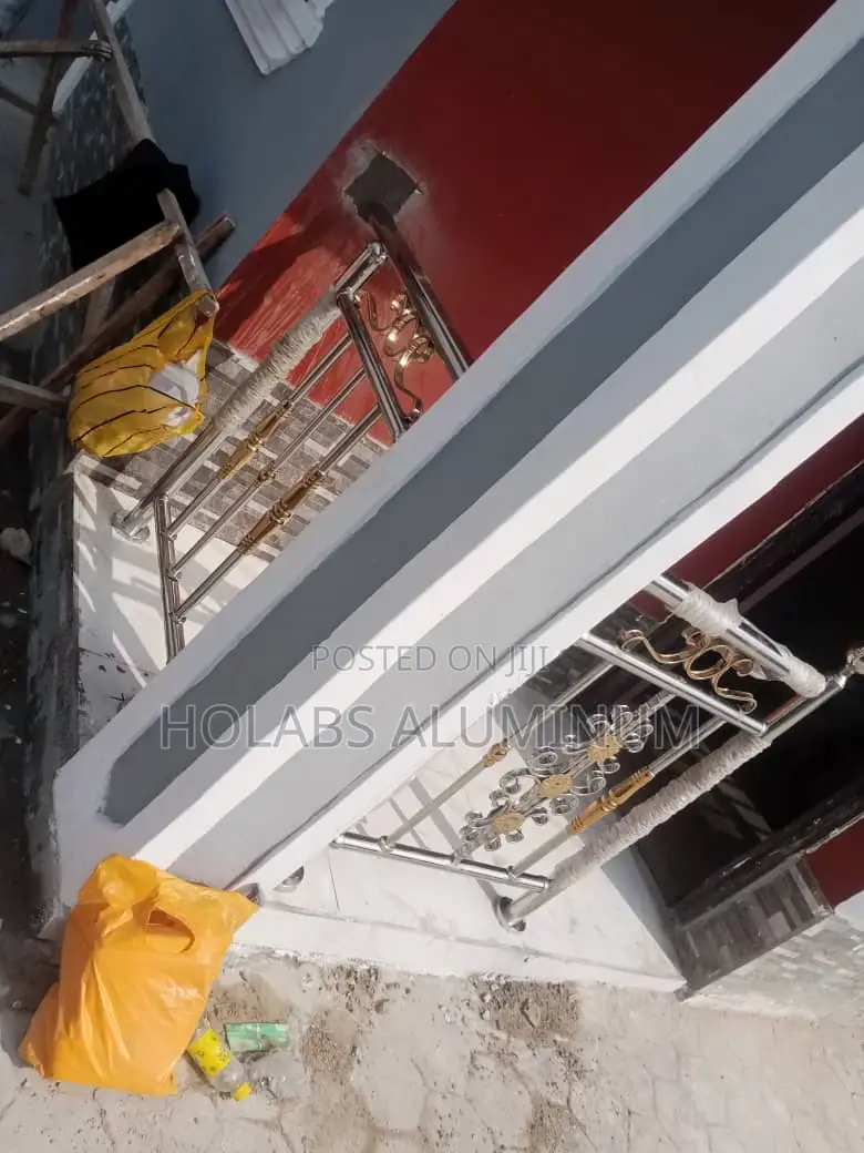 Hand Railing With Little Step Out