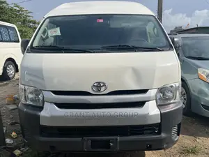 Toyota HiAce 2018 White