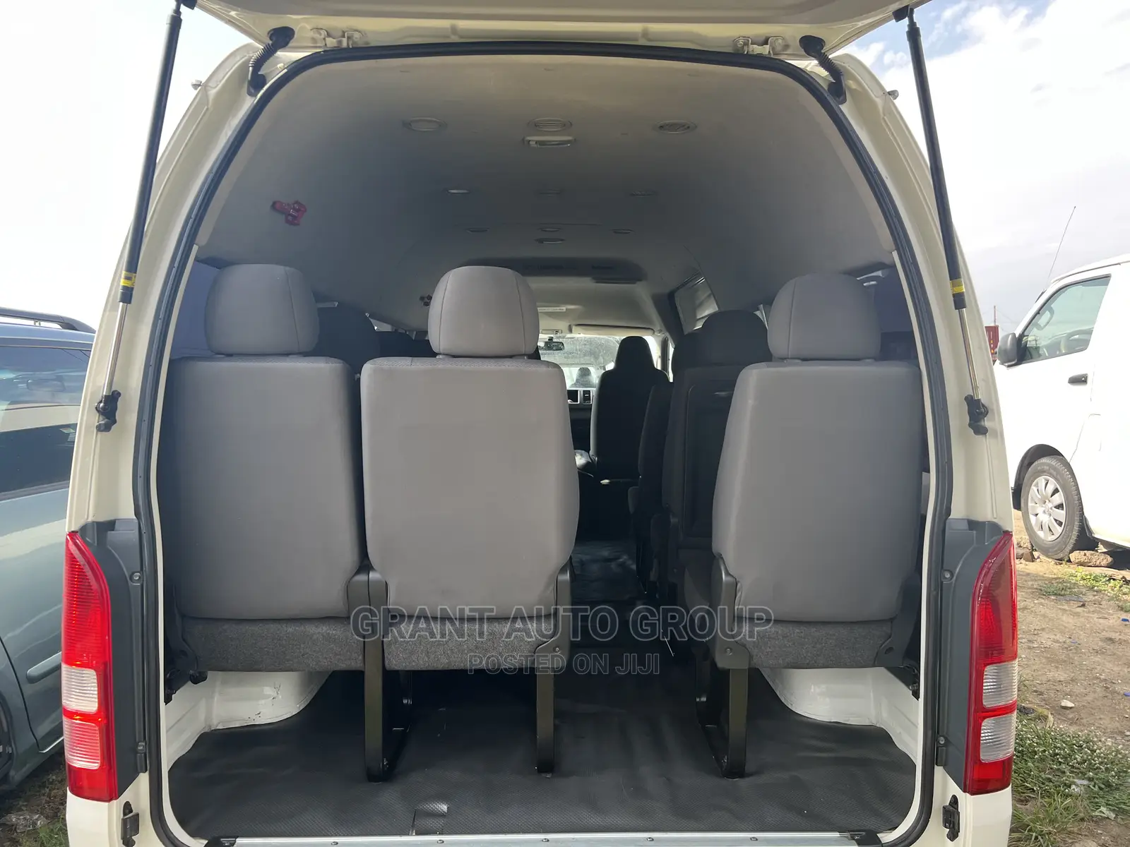 Toyota HiAce 2018 White