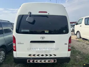 Toyota HiAce 2018 White