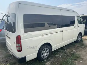 Toyota HiAce 2018 White