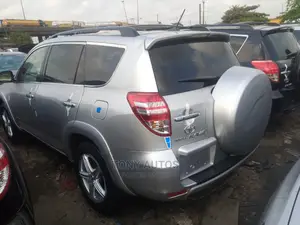 Toyota RAV4 2011 Silver