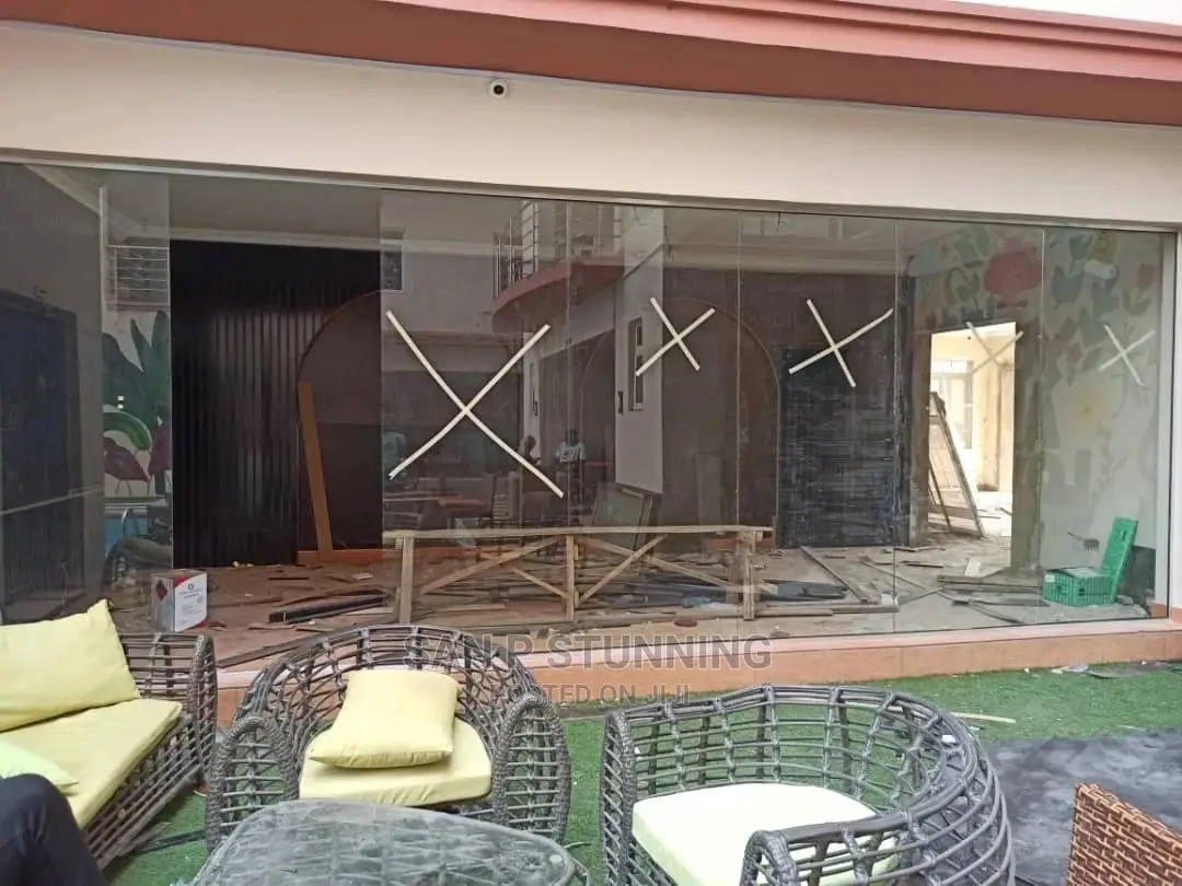 Plain Glass Partitioning