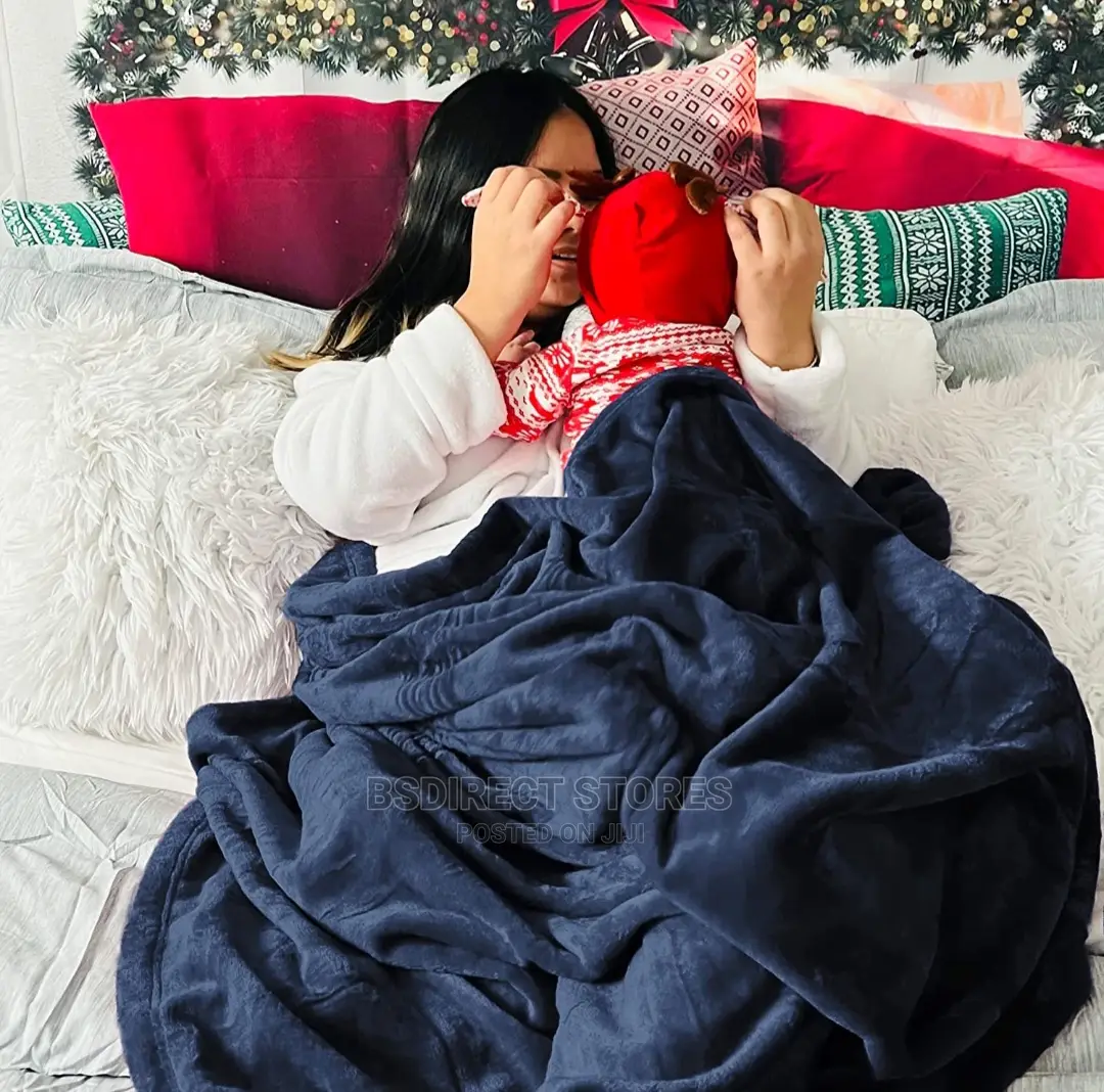 Bedsure Navy Fleece Bedspread King Fluffy Flannel Blanket
