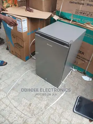 Brand New HISENSE Table Top Fridge/Silver/90l/External/Silva