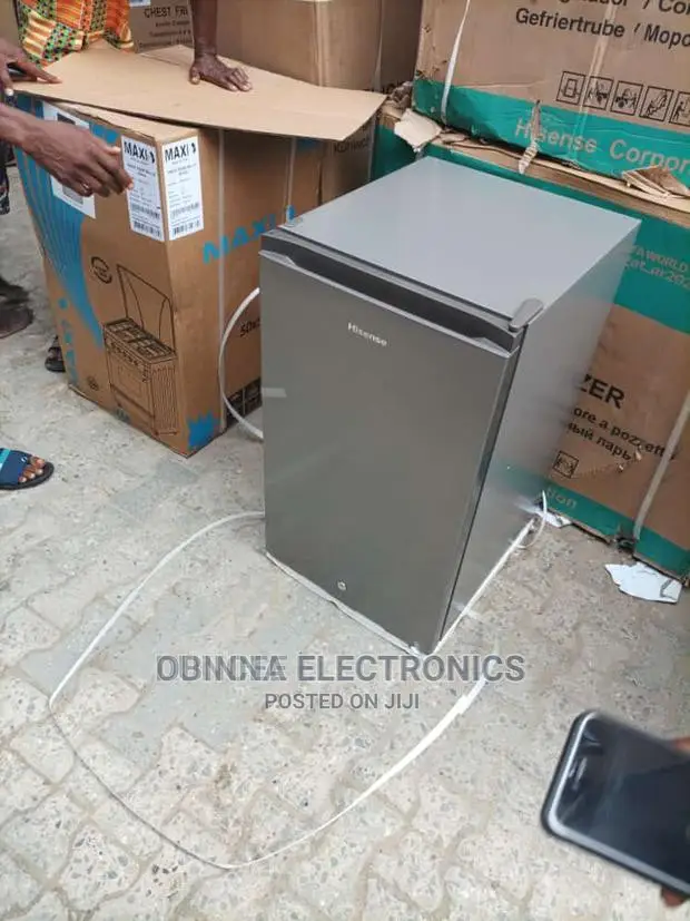 Brand New HISENSE Table Top Fridge/Silver/90l/External/Silva